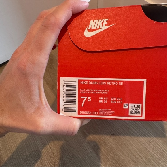 Nike Dunk Low Retro – Pale Ivory/Black/Malachite - *Lottery Pack* - Picture 4 of 4